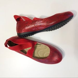 NWOT Theme Red Snake Print Slip On Ankle Strap Ballet Like Flats